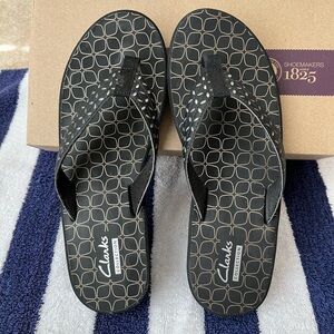Clarks Black Flip Flops